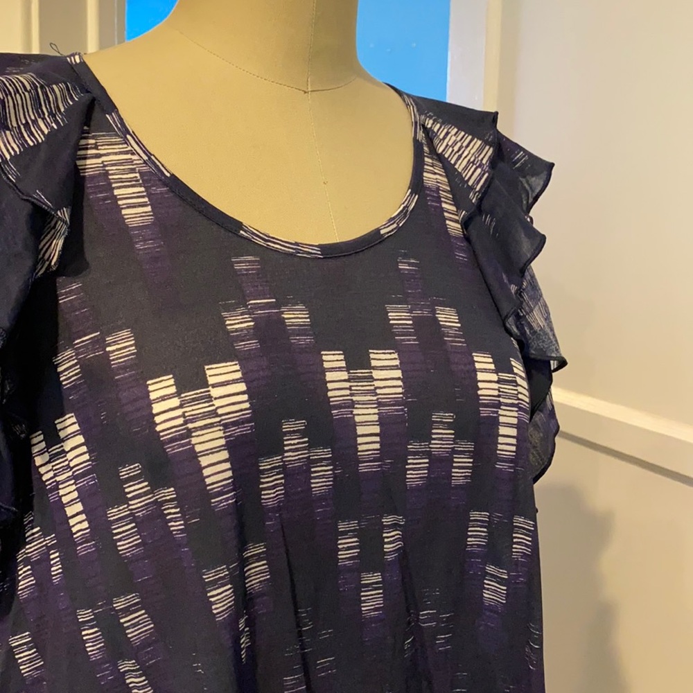 Sleeveless Armani Exchange shark bite blouse